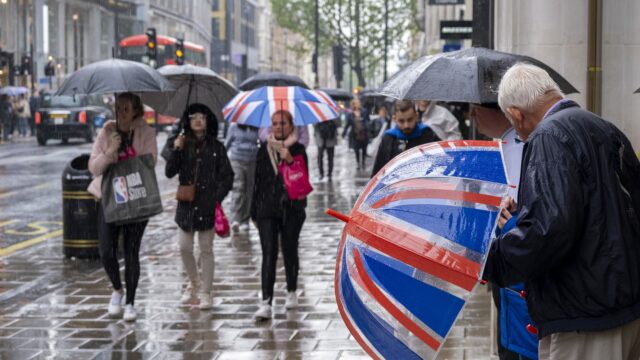 107419659-1716532406111-gettyimages-2151314667-20240506_oxford_street_rain_003.jpeg