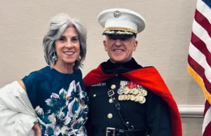 Mariniers brengen hun meest ‘majestueuze’ gala-uniformaccessoire uit