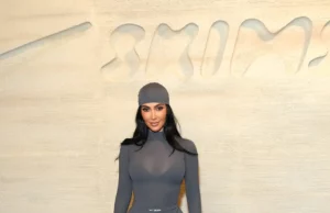 De skims van Kim Kardashian zijn na de laatste fondsenwerving $ 5 miljard waard
