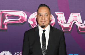 Jimmy Kimmel huilt tijdens eerbetoon aan wijlen bandleider Cleto Escobedo: ‘Het is gewoon niet eerlijk’