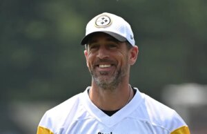 Vrouwen uit Pittsburgh Steelers beweren dat ze de vrouw van Aaron Rodgers niet hebben ontmoet