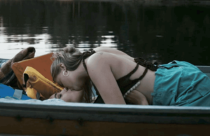 Ordinaire, R-rated komedie met Hollywood’s schattigste buurmeisje in haar grootste rol