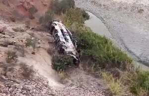 Minstens 37 doden nadat passagiersbus in ravijn in Peru valt