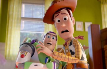 ‘Toy Story 5’-trailer plaagt angstaanjagende speelgoedgevecht: Woody en Buzz versus een tablet