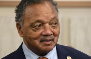 Toer Jesse Jackson, krachtige stem voor zwarte gelijkheid, wordt in het ziekenhuis opgenomen